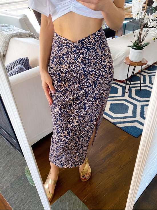 Zara Dresses & Skirts - ZARA Navy Peach Floral Ruched Cotton Midi Skirt! 🐚
